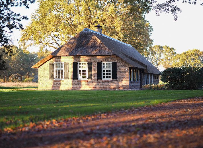 Verblijf 202218 • Vakantiewoning Zuidwest Drenthe • Prachtig gelegen 10 persoons vakantieboerderij in Uffelte - 