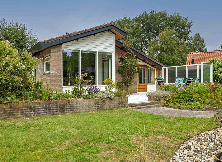 Guest house 341331 • Holiday property Noordwest Groningen • Ruim 6 persoons vakantiehuis met mooie tuin, dichtbij de 