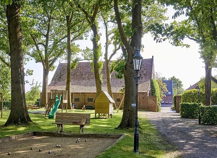 Verblijf 383908 • Vakantiewoning Noord Limburg • Huiselijke groepsaccommodatie voor 12 personen met bedstede 