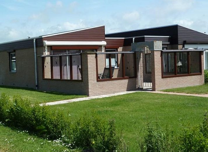 Guest house 4504279 • Holiday property Noordzeekust • Vakantiehuis voor 4 personen vlakbij het strand en de zee in 