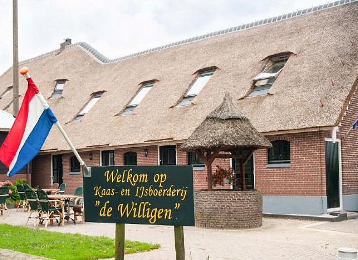 Verblijf 560925 • Vakantiewoning Utrecht noord • Boerderijappartement voor 7 personen aan de Vecht 