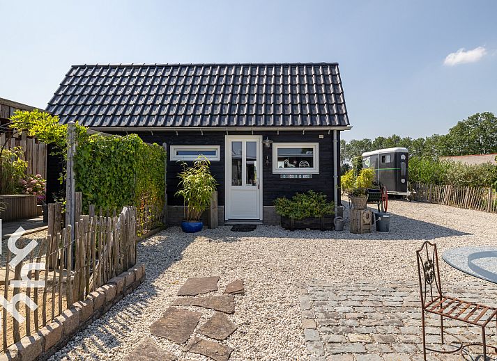 Guest house 610108 • Holiday property Tholen • Sfeervol 4-persoons huisje met barrelsauna, bubbelbad en 