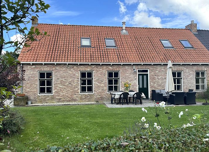 Guest house 620616 • Holiday property Walcheren • Landelijk gelegen 8-persoons vakantiewoning met fijne tuin 