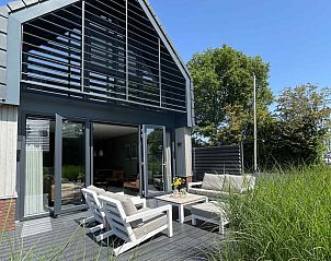 Guest house 090507 • Holiday property Slotermeer • Luxe vrijstaande 8 persoons Watervilla direct gelegen aan 