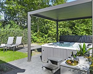 Guest house 182947 • Bungalow Noord Drenthe • Het Land van Bartje | 8-persoons wellnessbungalow - Breed to 