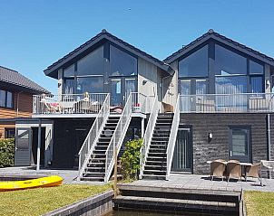 Guest house 240444 • Holiday property Friese elfsteden • Knus 6 persoons Havenhuis met eigen ligplaats 