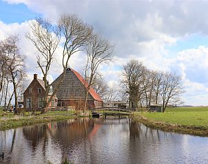 Verblijf 2613603 • Vakantiewoning Het Friese platteland • Boerderij met chalet in Friesland 