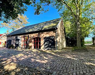 Verblijf 5903412 • Vakantiewoning Noord-Beveland • Historische 4-persoons boerderijlodge in Kamperland 